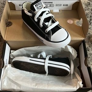 NEVER WORN Toddler Chuck Taylor low All Star Classic